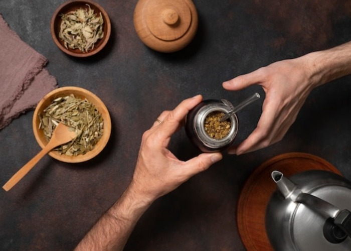 چای یربامیت: هم‌زیستی طعم دلپذیر و خواص سلامتی در یک لیوان